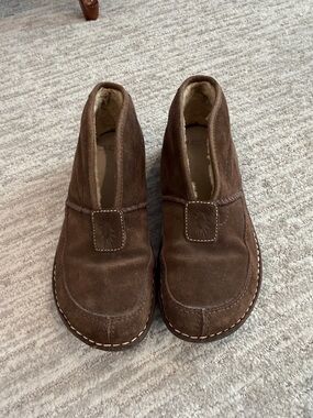 UGG Men's Brown Suede Chukka Boots